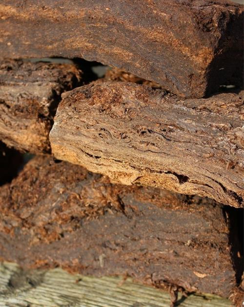 Difference between peat and the flavour of smoked whisky