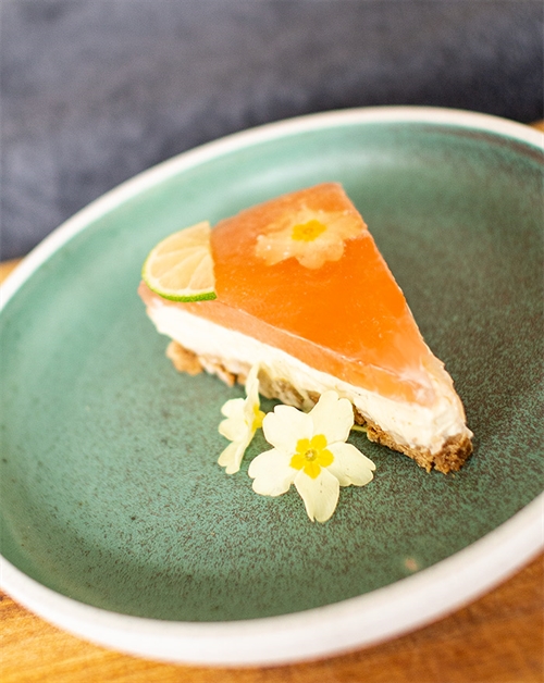 Gin & Tonic Cheesecake - Dessert recipe from Mad med promiller - Fary Lochan Gin - by Jan Ohrt